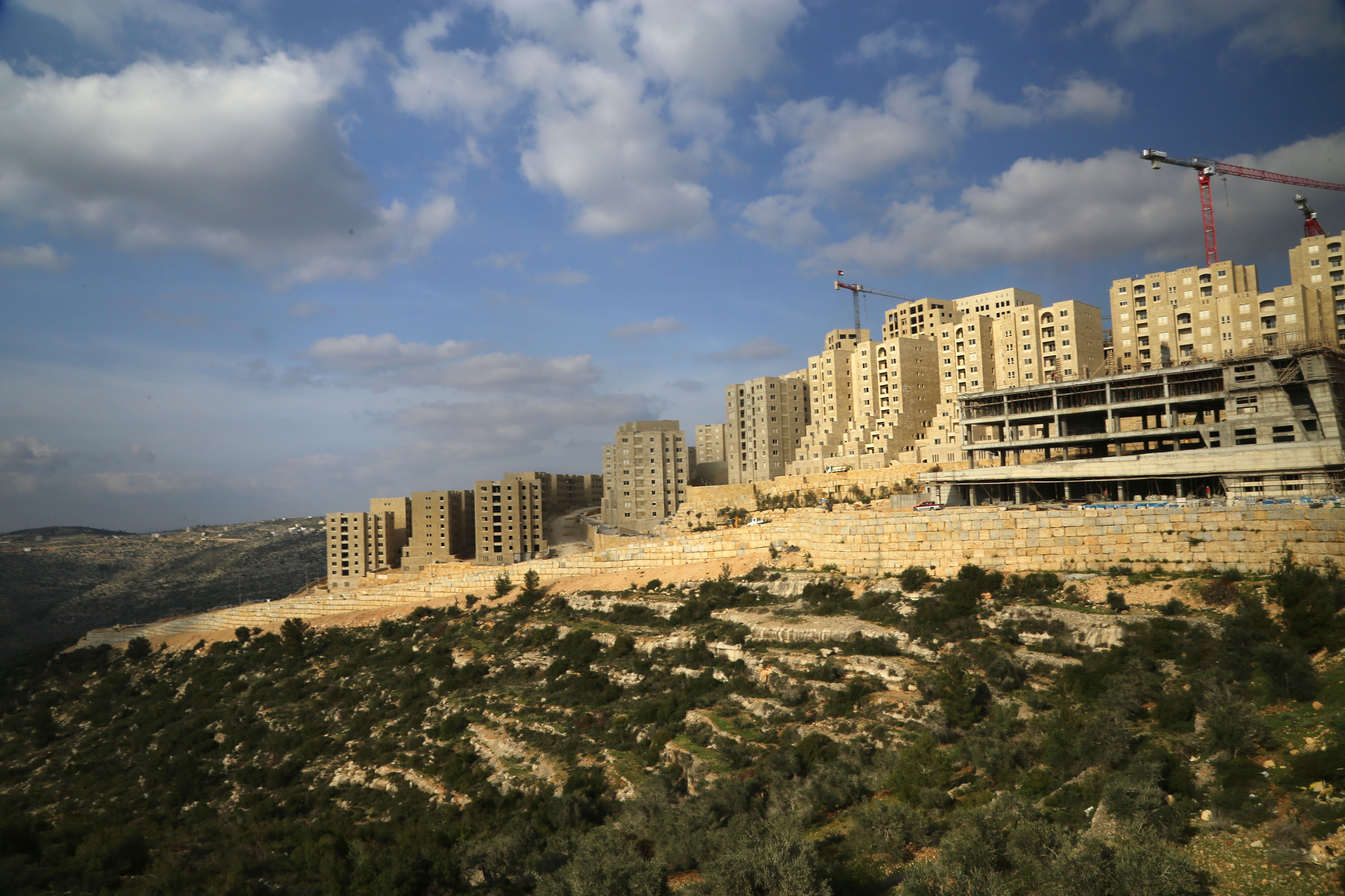 Rawabi aims to house between 25,000 and 40,000 inhabitants. Only two weeks ago, developer Bashar al-Masri announced he would finally be able to connect the billion-dollar investment to the Israeli water grid, marking the final step before the city’s first residents can move in within a few months.